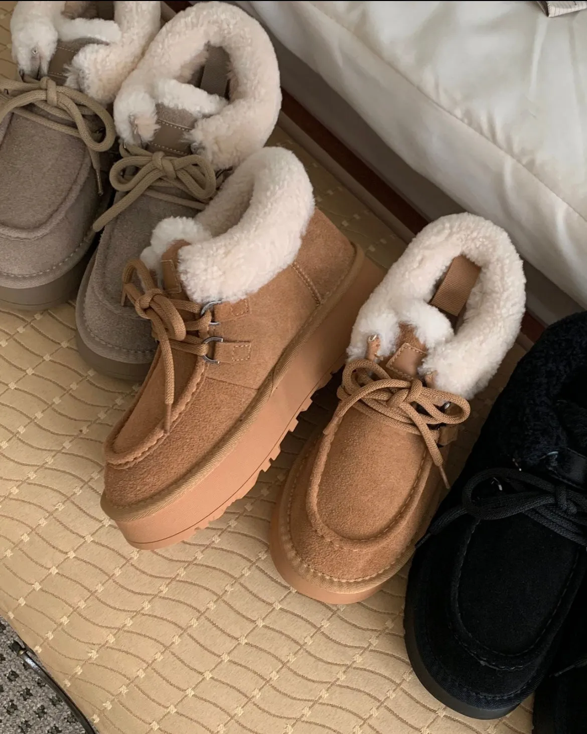 [ Pre-order ] Cowhide Wool Shearling Lined Mini Boots