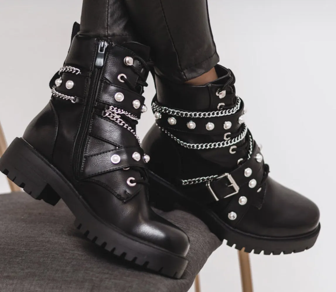 Black Kiss - Gothic Motorcycle Boots with Chunky Heel by The Nevermore