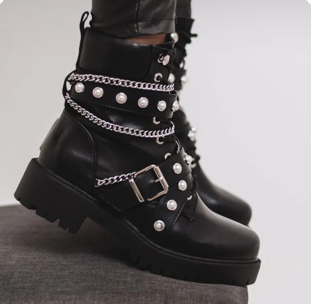 Black Kiss - Gothic Motorcycle Boots with Chunky Heel by The Nevermore