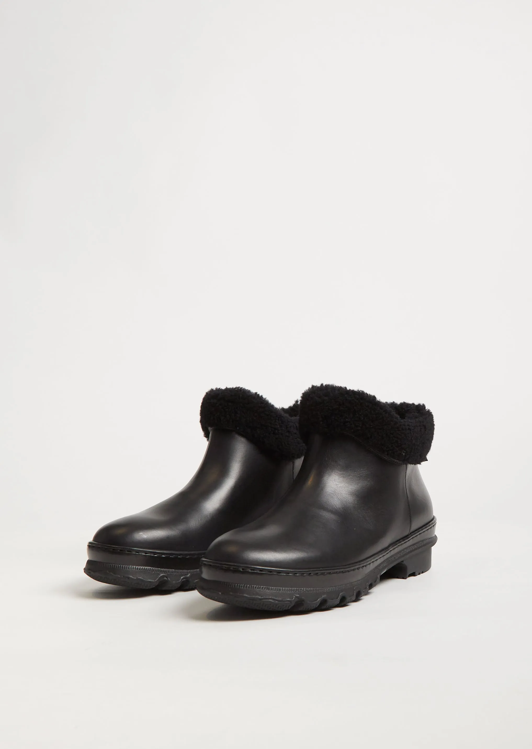 Garden Sheepskin Boot — Black